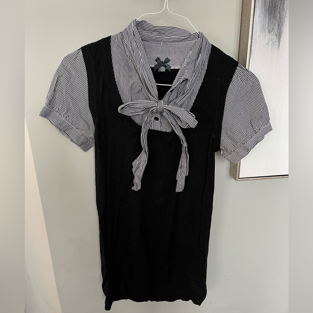 Stripped short-sleeve tie collar button up with black sweater vest